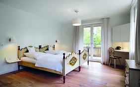 Die Zimmer sind authentisch im Landhausstil renoviert - Beispiel kleines Doppelzimmer